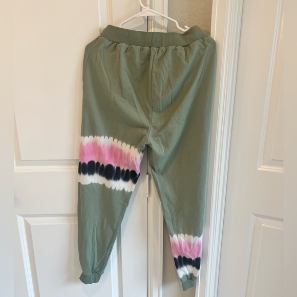 Lea and Viola jogger pant (matching top in another listing) - Picture 3 of 4